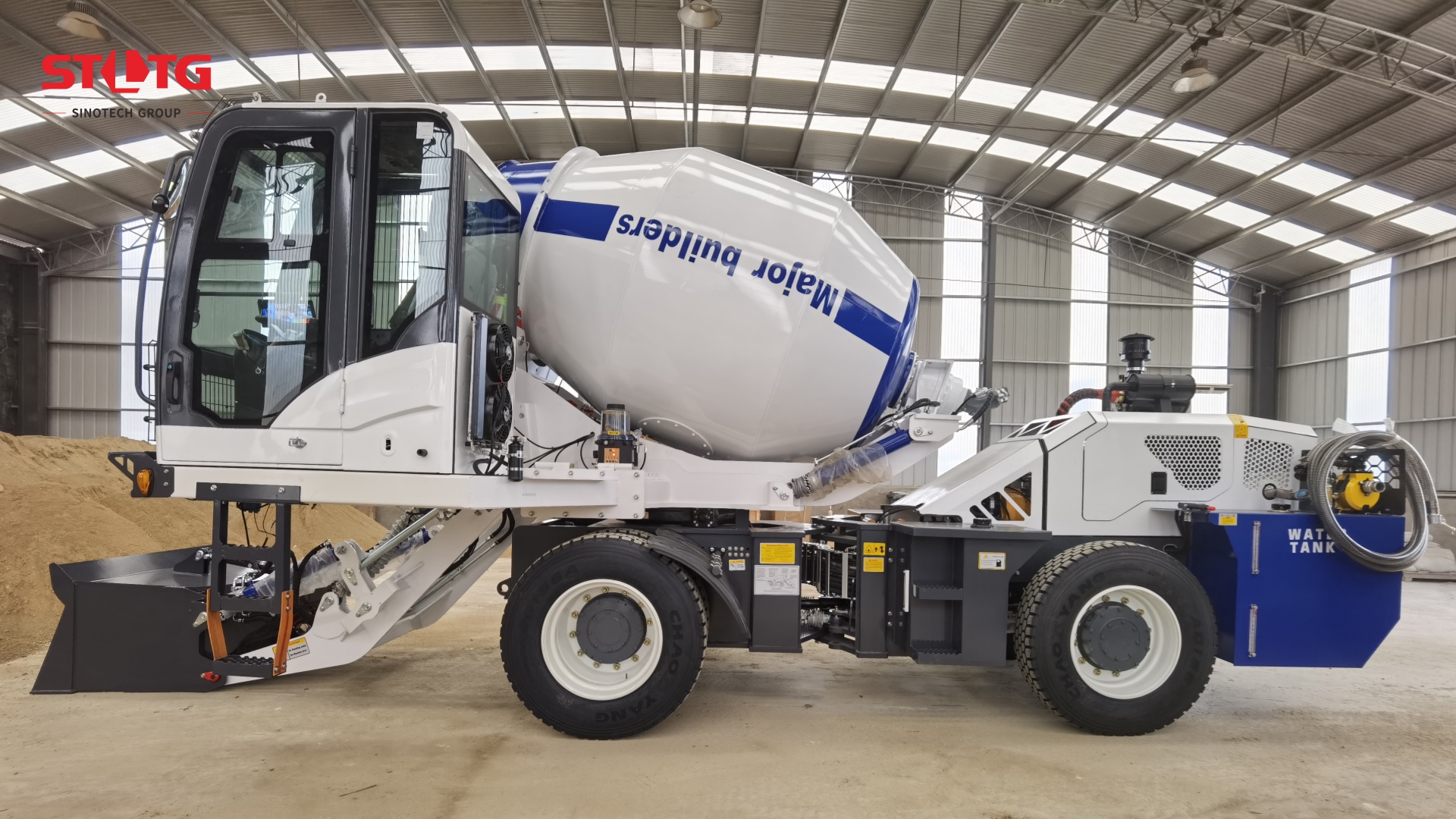 Customized 3.5m³ Self-Loading Mixer to Zimbabwe