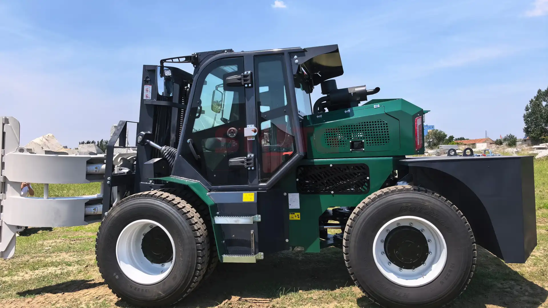 6-Ton Off-Road Forklift with Bale Clamp Delivered to Ecuador